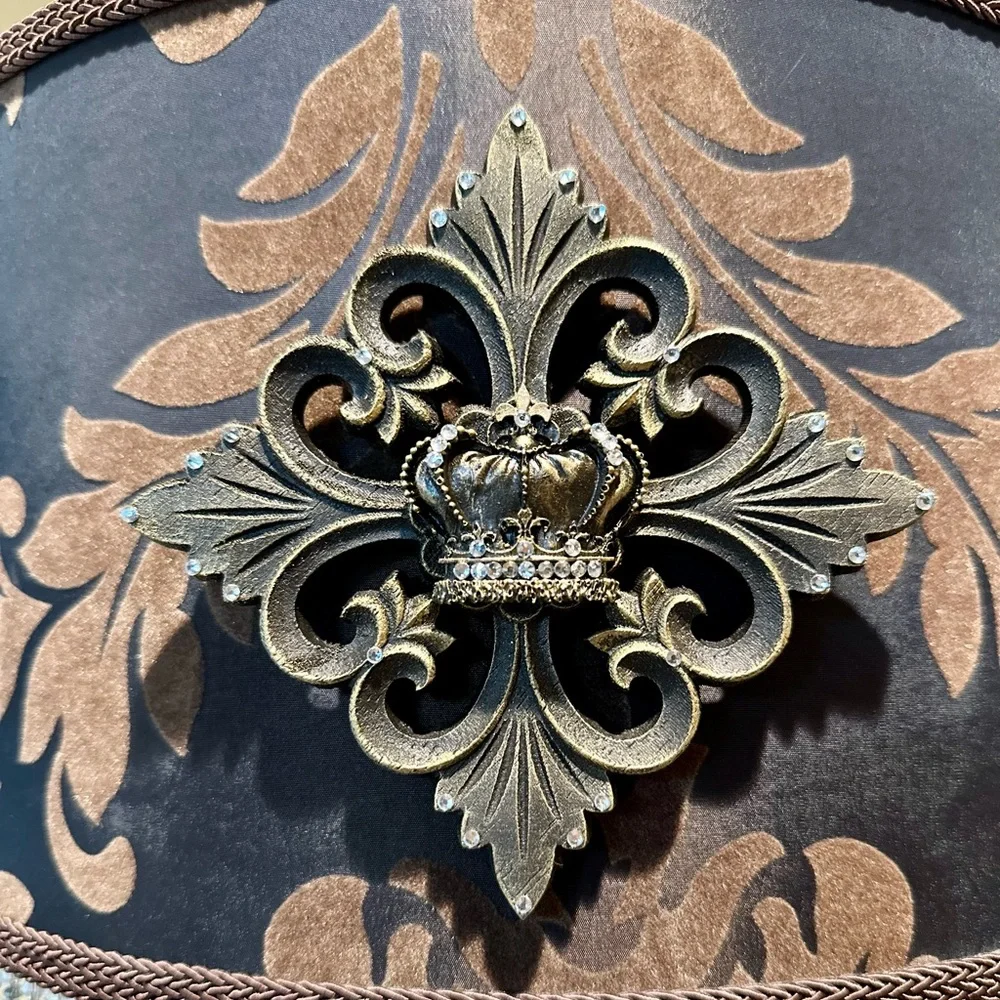 Fleur de Lis Crown Magnetic Lampshade Enhancer - Picture 10 of 12